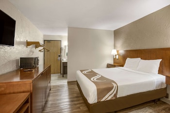 Standard Room, 1 Queen Bed, Non Smoking (No Pets Allowed)