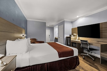 Standard Room, 1 King Bed, Non Smoking, Refrigerator & Microwave