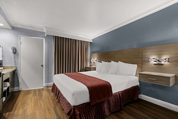 Suite, 1 King Bed, Non Smoking, Balcony