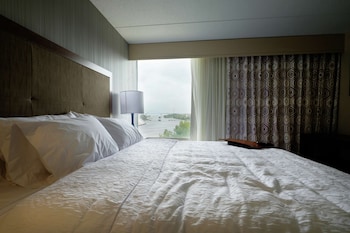 Studio, 1 King Bed, Accessible