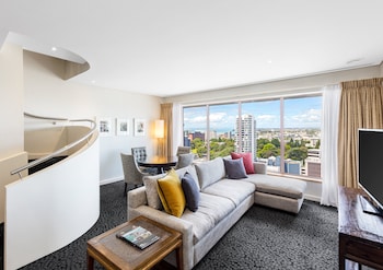 Suite, 1 King Bed, Balcony, Ocean View (Club Lounge Access)