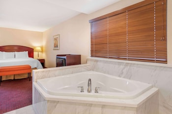 Suite, 1 King Bed, Non Smoking, Jetted Tub