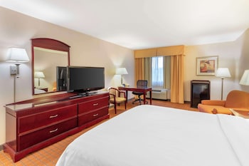 Standard Room, 1 Queen Bed, Non Smoking, Refrigerator