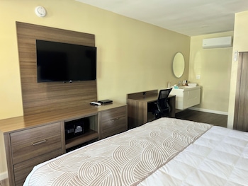 Signature Room, 1 King Bed, Non Smoking