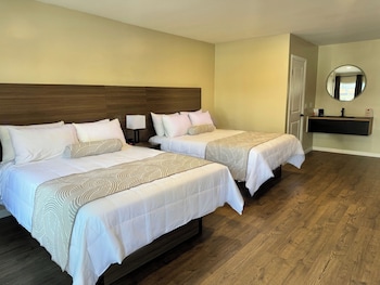 Signature Room, 2 Queen Beds, Non Smoking