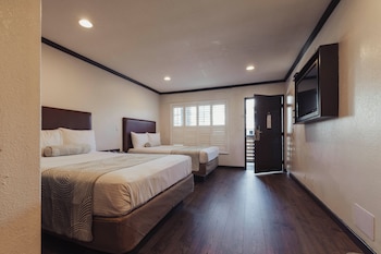 Deluxe Room, 2 Queen Beds, Non Smoking