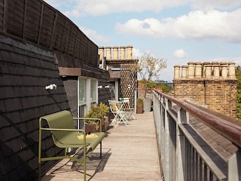 Large Studio with Shared Terrace