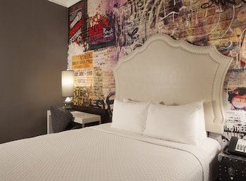 Standard Room, 1 Queen Bed, Accessible (Mobility Accessible)