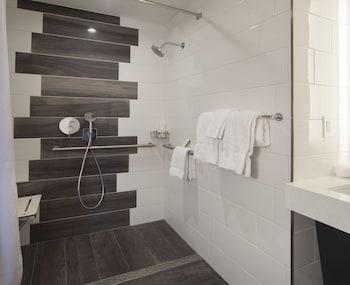Standard Room, 1 Queen Bed, Accessible (Mobility Accessible)