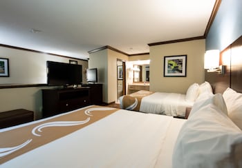 Family Suite (2 Queen and 1 Sofa Bed)