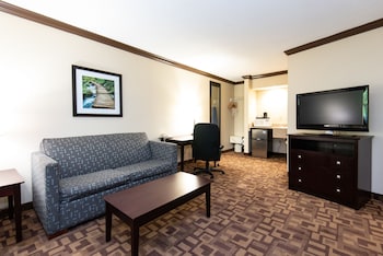 Family Suite (2 Queen and 1 Sofa Bed)