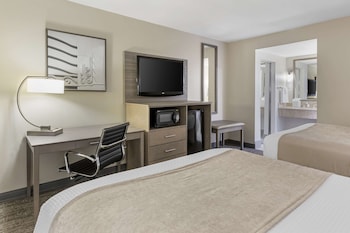 Deluxe Room, 2 Queen Beds, Non Smoking, Refrigerator & Microwave