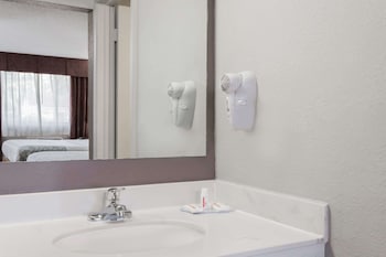 Room, 1 King Bed, Accessible, Non Smoking (Mobility/Hearing,roll-in shower)