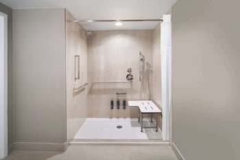 Room, 2 Double Beds, Accessible (Mobility & Hearing, Roll-In Shower)