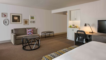 Premium Room, 1 King Bed, Accessible, Bathtub (Mobility)
