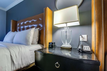 Suite, 2 Queen Beds (Yearling Studio)