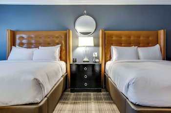 Suite, 2 Queen Beds (Yearling Studio)