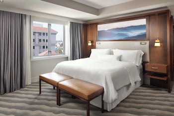 Superior Room, 1 King Bed (Hearing Accessible)