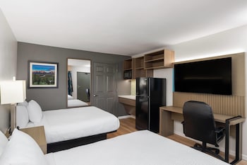 Room, 2 Queen Beds, Mobility Accessible, Non Smoking (Roll-in Shower)