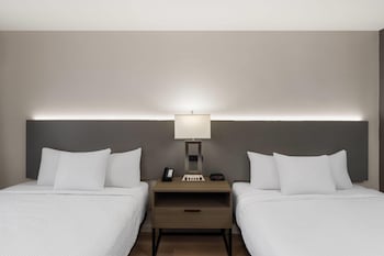 Room, 2 Queen Beds, Mobility Accessible, Non Smoking (Roll-in Shower)
