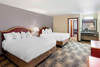 Suite, 2 Queen Beds, Non Smoking, Kitchen (with Sofabed)