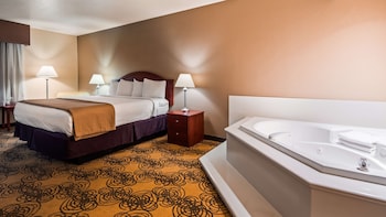 Standard Room, 1 King Bed, Non Smoking, Jetted Tub
