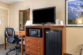 Standard Room, 2 Double Beds, Non Smoking, Refrigerator & Microwave