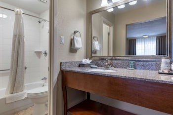 Standard Room, 1 Queen Bed, Non Smoking, Refrigerator & Microwave