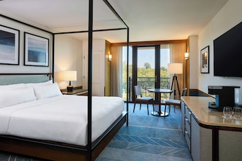 Room, 1 King Bed, Balcony, Lake View