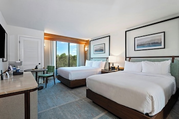 Room, 2 Queen Beds, Lake View