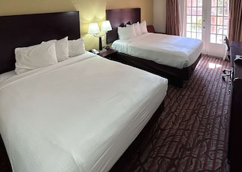 Standard Room, 2 Queen Beds, Smoking