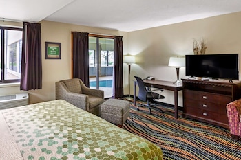 Suite, 1 King Bed with Sofa bed, Accessible, Non Smoking