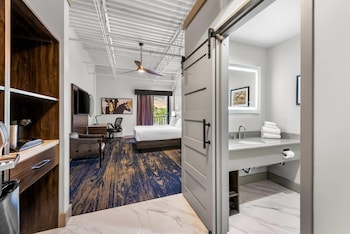 Superior King Room with Balcony