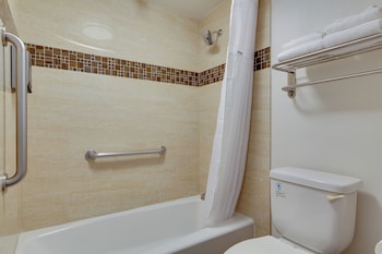 Comfort Room, 2 Queen Beds, Smoking