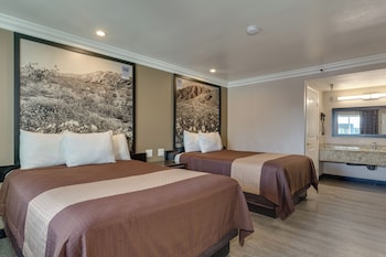 Comfort Room, 2 Queen Beds, Smoking