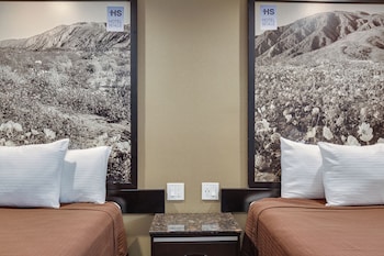 Comfort Room, 2 Queen Beds, Smoking