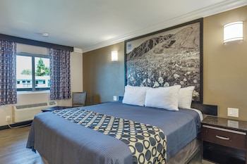 Comfort Room, 1 King Bed, Smoking