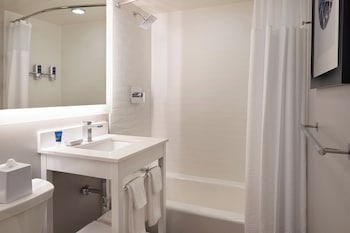 Room, 2 Queen Beds, City View