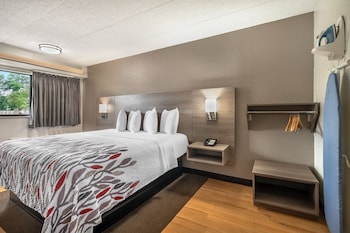 Deluxe Room, 1 King Bed, Accessible (Smoke Free)