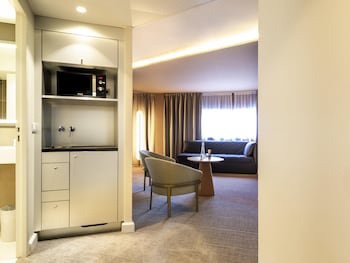 Suite, 1 Queen Bed with Sofa bed