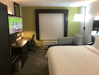 Standard Room, 1 King Bed, Accessible (Mobility, Roll-In Shower)