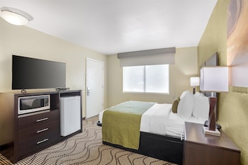 Suite, 2 Queen Beds, Non Smoking, Refrigerator & Microwave