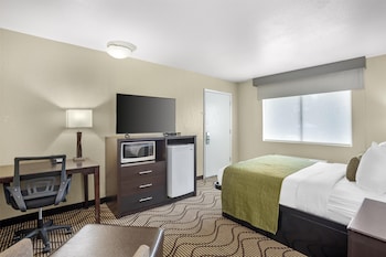 Suite, 2 Queen Beds, Non Smoking, Refrigerator & Microwave