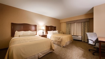 Standard Room, 2 Queen Beds, Accessible, Ground Floor (Pet Friendly)
