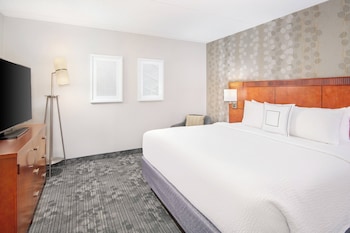 Suite, 1 Bedroom, Courtyard View