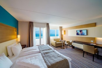 Room, Lake View (Privilege)