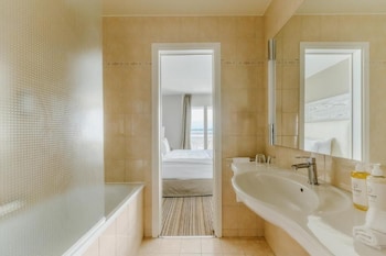 Room, Lake View (Privilege)
