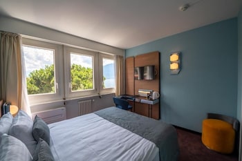 Room, Partial Lake View (Mini Mona)