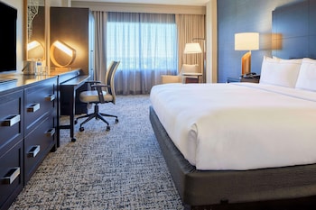 Room, 1 King Bed, Accessible (Mobility & Hearing, Roll-in Shower)