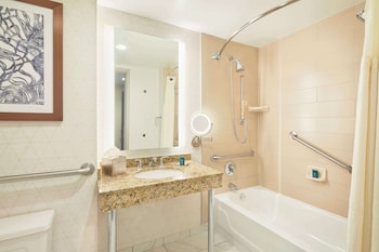 Room, 1 King Bed, Accessible (Mobility & Hearing, Roll-in Shower)